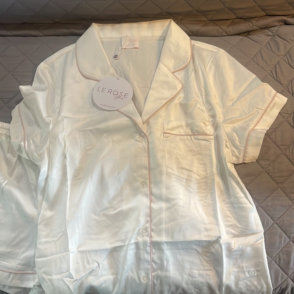 LE ROSE white with soft pink trim Macie satin pajama set - Picture 2 of 6